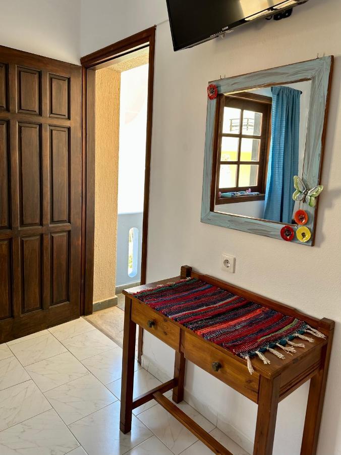 Bonatsa Rooms Palaiochora Bagian luar foto