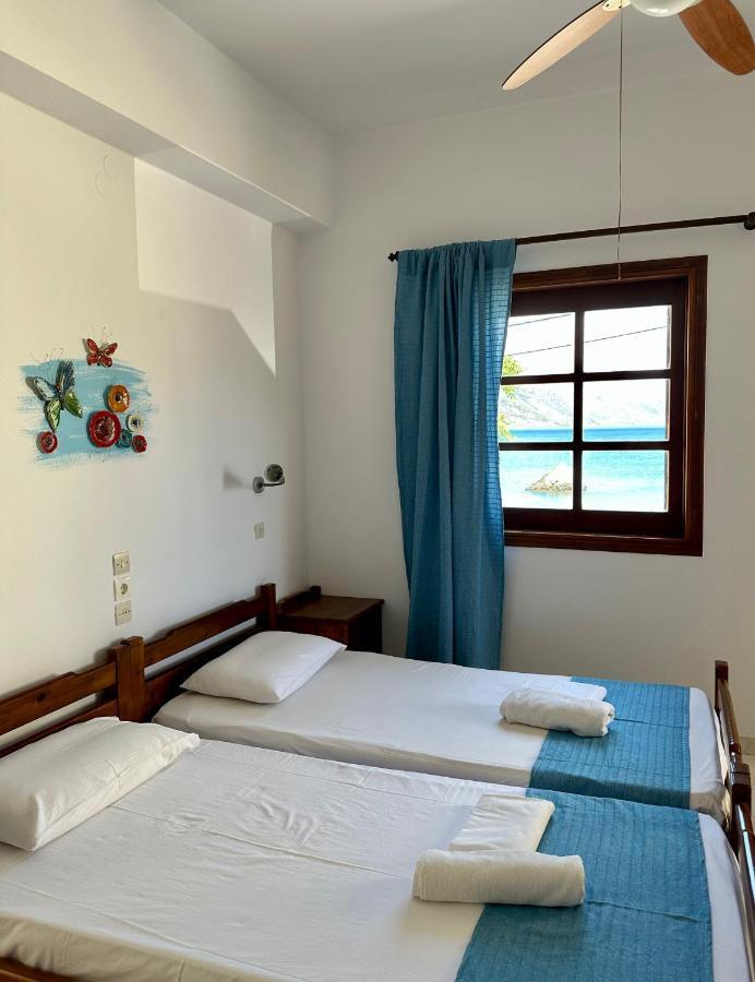 Bonatsa Rooms Palaiochora Bagian luar foto