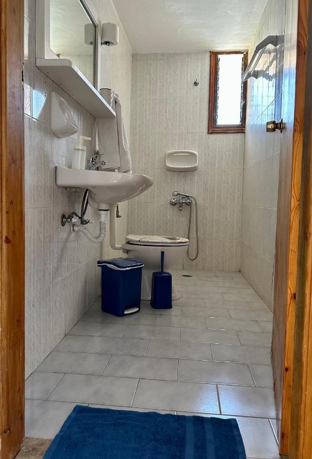 Bonatsa Rooms Palaiochora Bagian luar foto