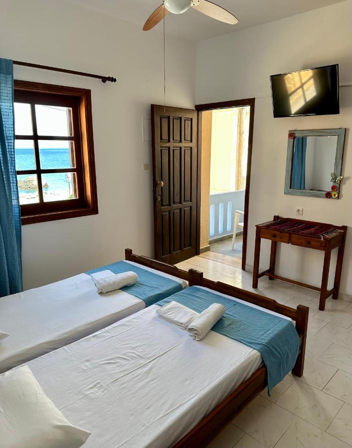 Bonatsa Rooms Palaiochora Bagian luar foto