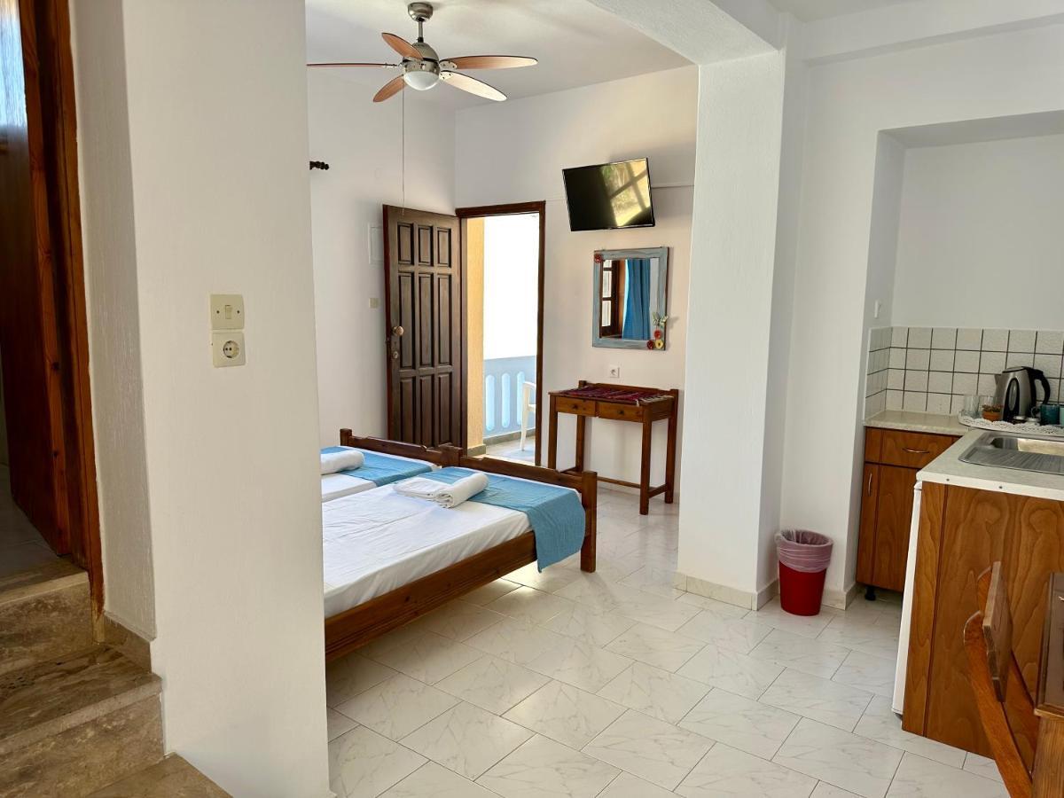 Bonatsa Rooms Palaiochora Bagian luar foto