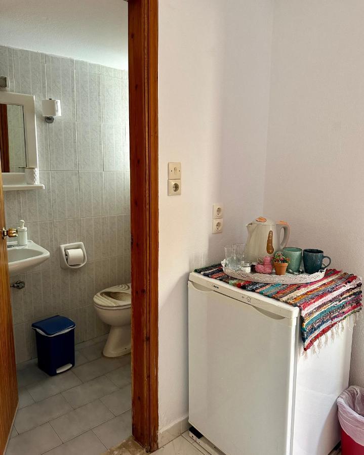 Bonatsa Rooms Palaiochora Bagian luar foto