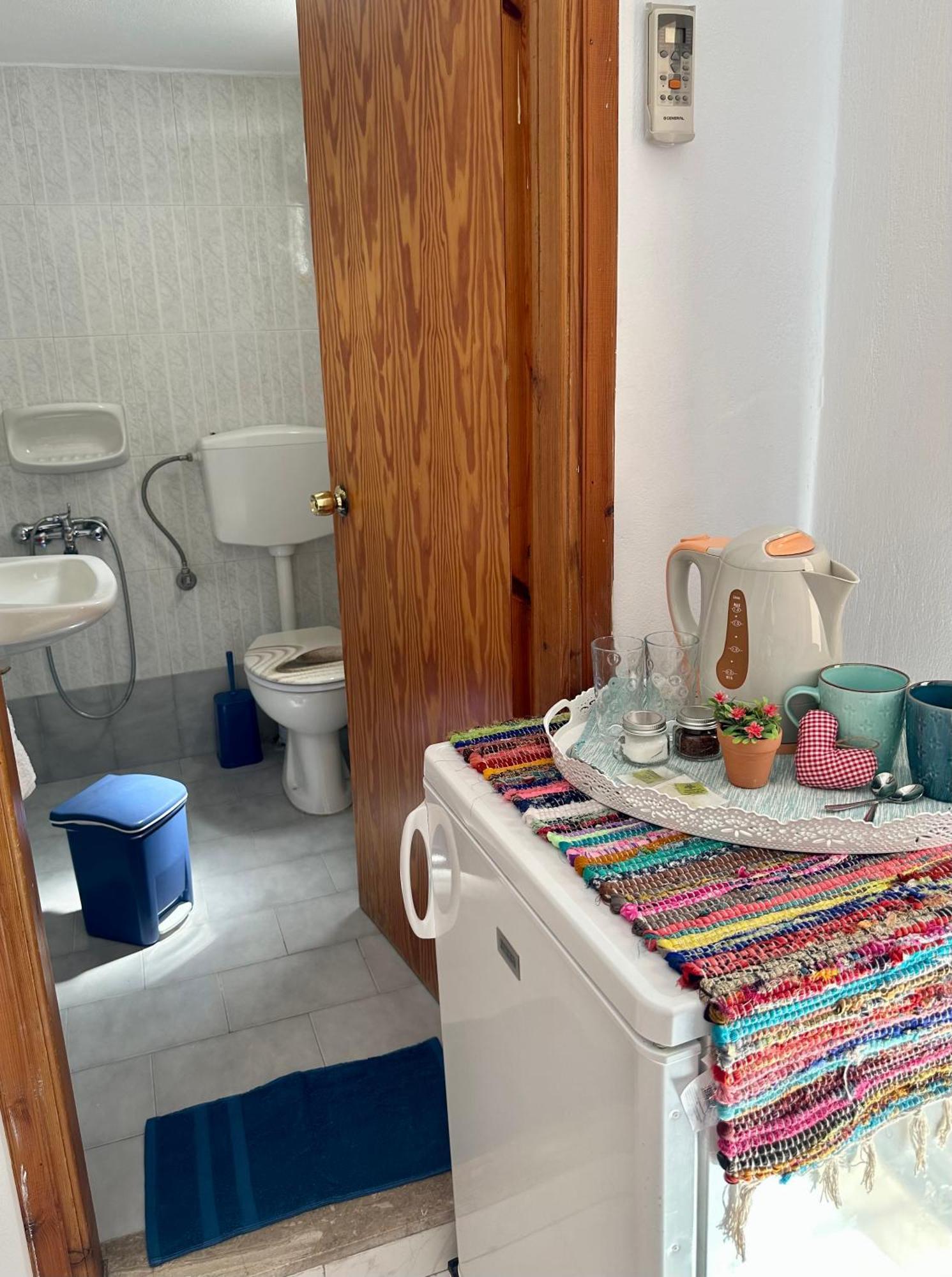 Bonatsa Rooms Palaiochora Bagian luar foto